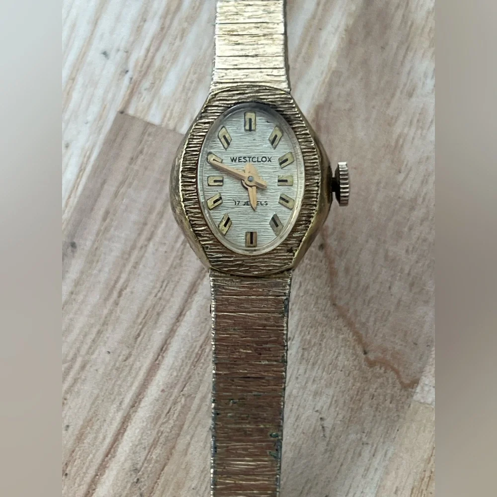 Westclox 17 Jewels Vintage Mechanical Ladies Watch Gold Oval Dial Case Bracelet